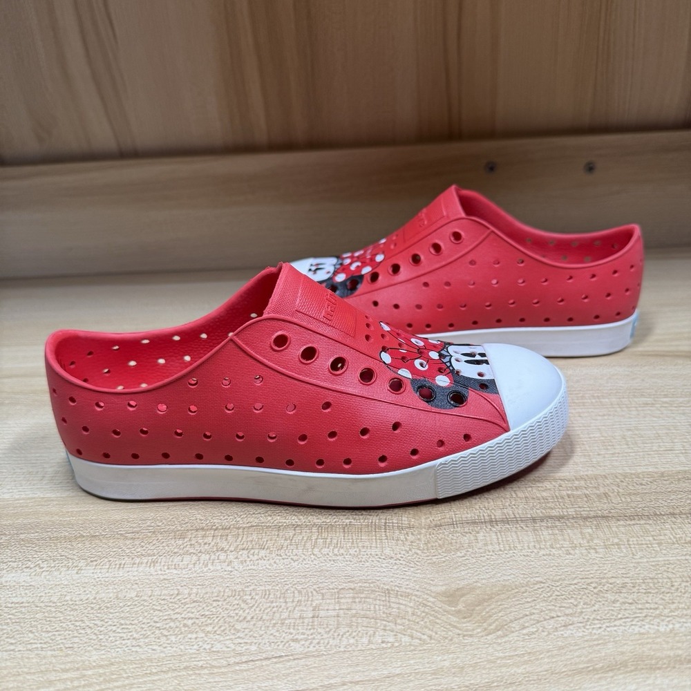 Native Disney Parks Minnie‎ Mouse Red Jefferson Slip On Shoes Size J2 Kids